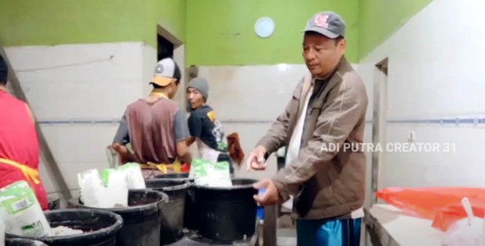 Pemilik bakso goyang lidah 7 pak tugiman